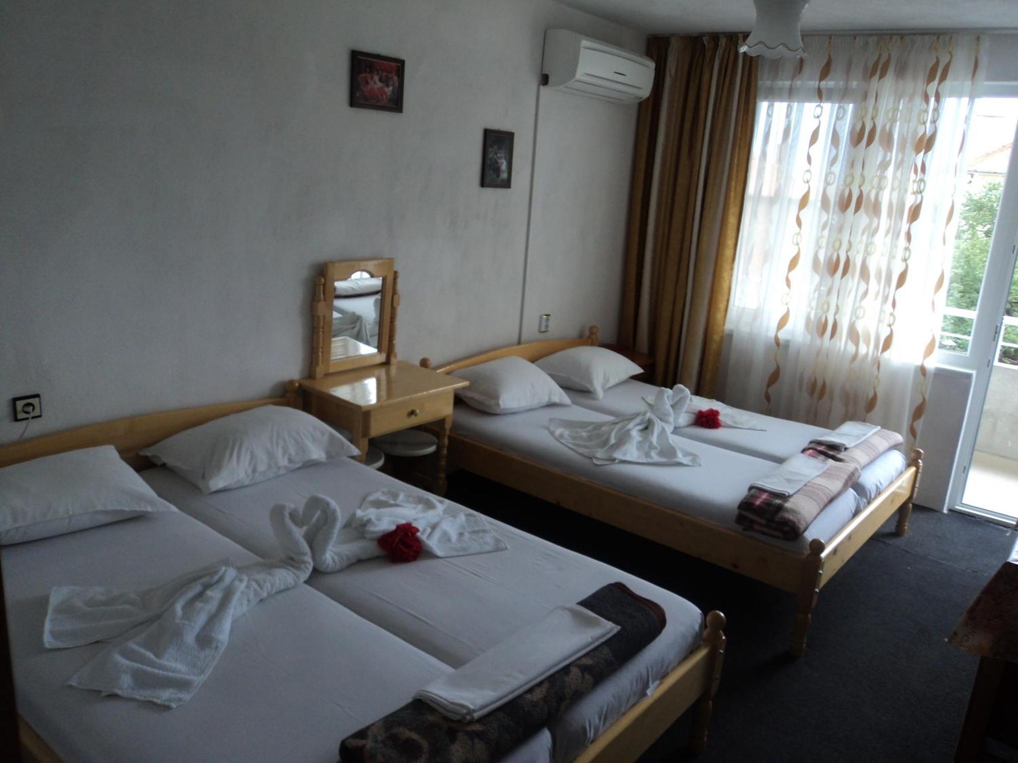 Guest House Drazhev ابزور المظهر الخارجي الصورة